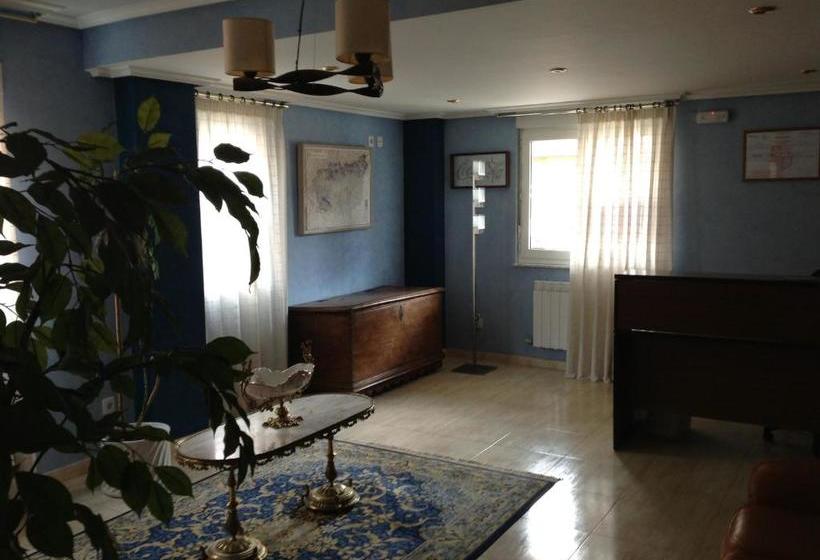 פנסיון Hostal San Froilan