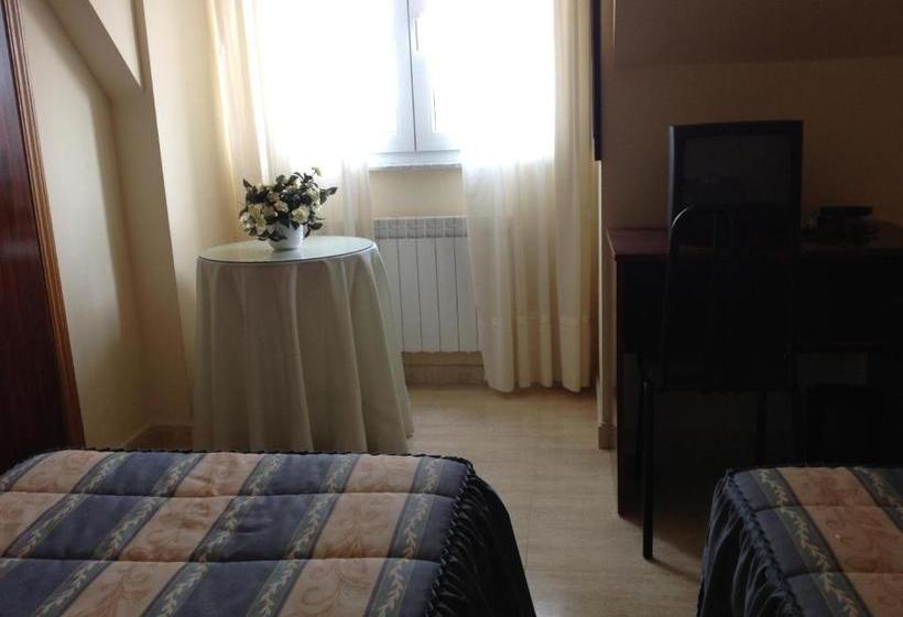 פנסיון Hostal San Froilan