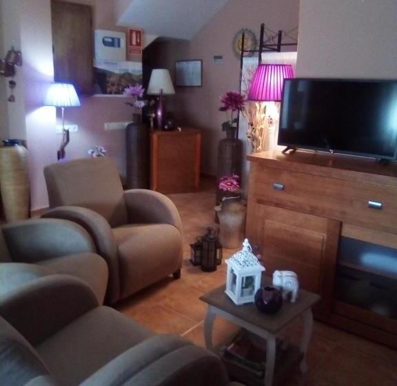 پانسیون Hostal Sol De La Vega