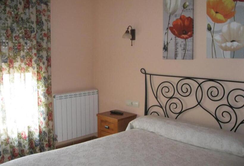 پانسیون Hostal Sol De La Vega