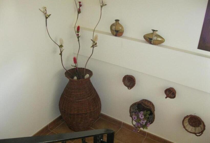 پانسیون Hostal Sol De La Vega