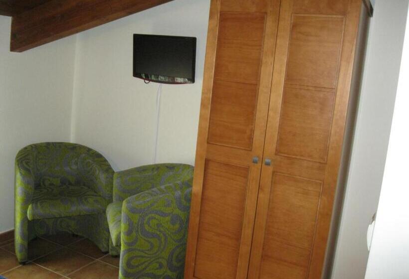 پانسیون Hostal Sol De La Vega