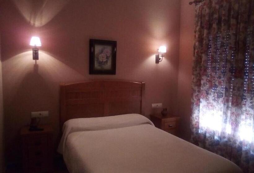 پانسیون Hostal Sol De La Vega