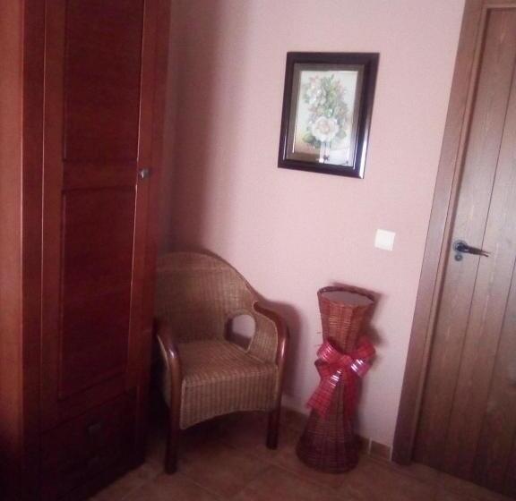 پانسیون Hostal Sol De La Vega