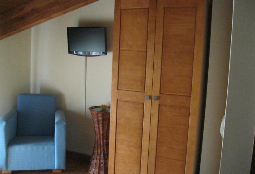 پانسیون Hostal Sol De La Vega