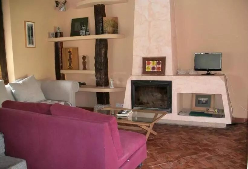 ペンション Posada Tresmentiras