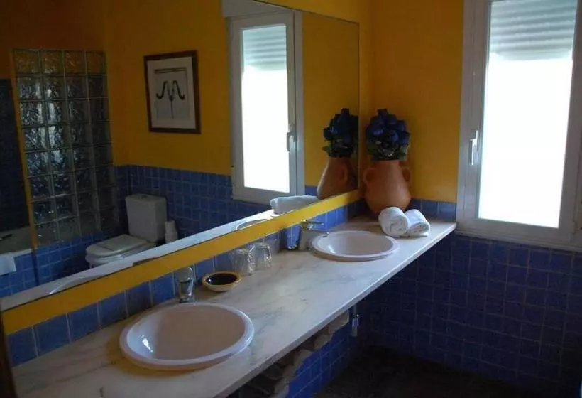 ペンション Posada Tresmentiras