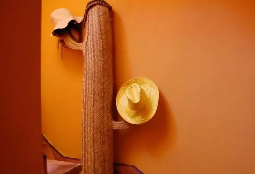 ペンション Posada Tresmentiras