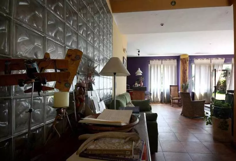 ペンション Posada Tresmentiras