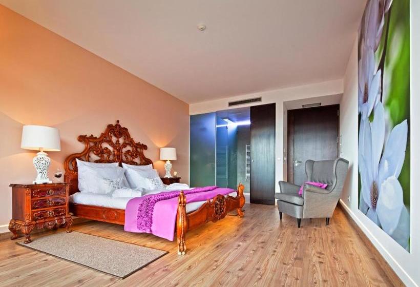 فندق 12 Meses Naturalmente