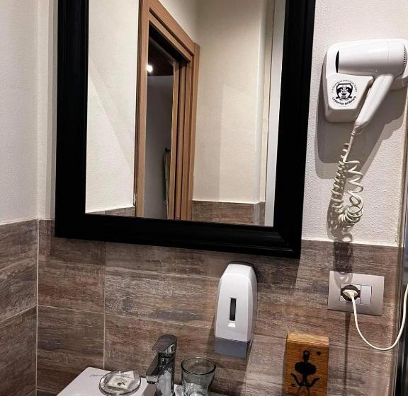 هاستل La Taverna Del Metallo Rooms