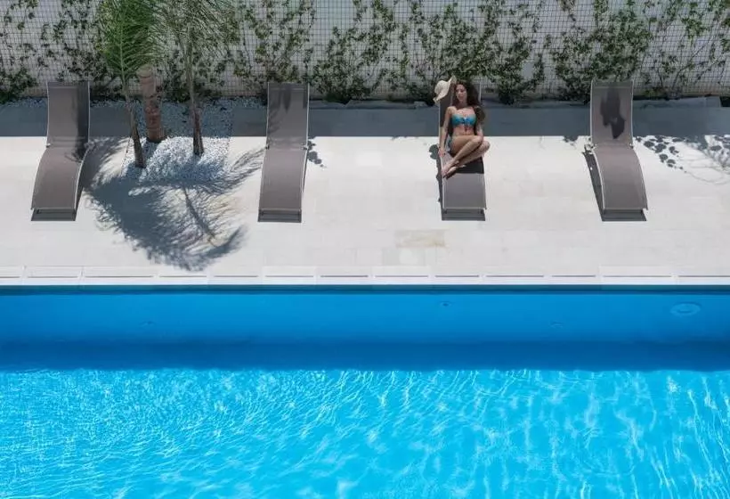 Calura Residence
