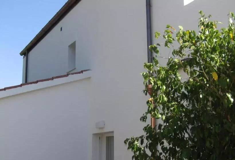 پانسیون Arenosu Comfort Country Resort