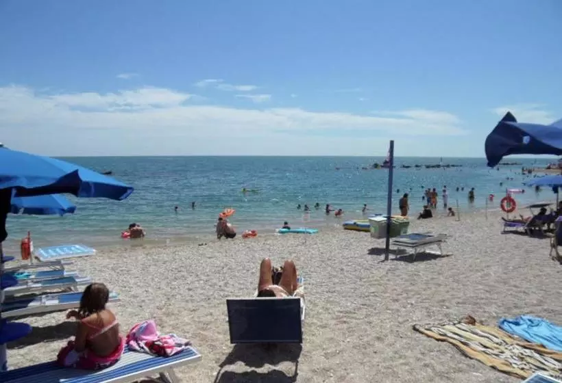 ペンション Camere Frangimare