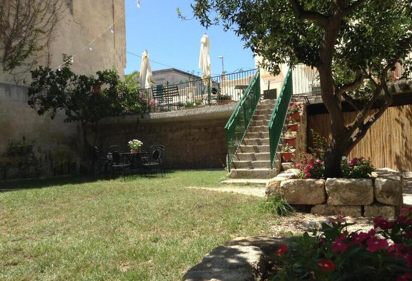 بنسيون Corte Lo Jucco