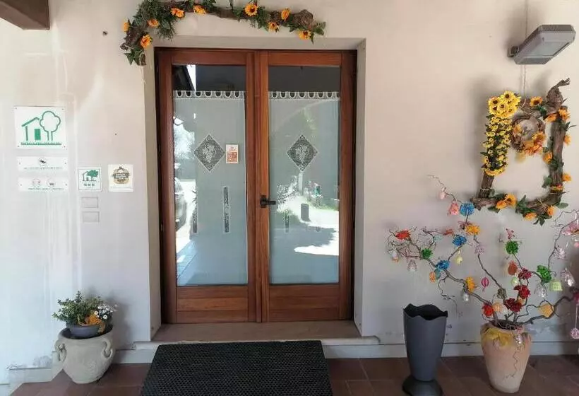 هتل Agriturismo Il Salice Ridente