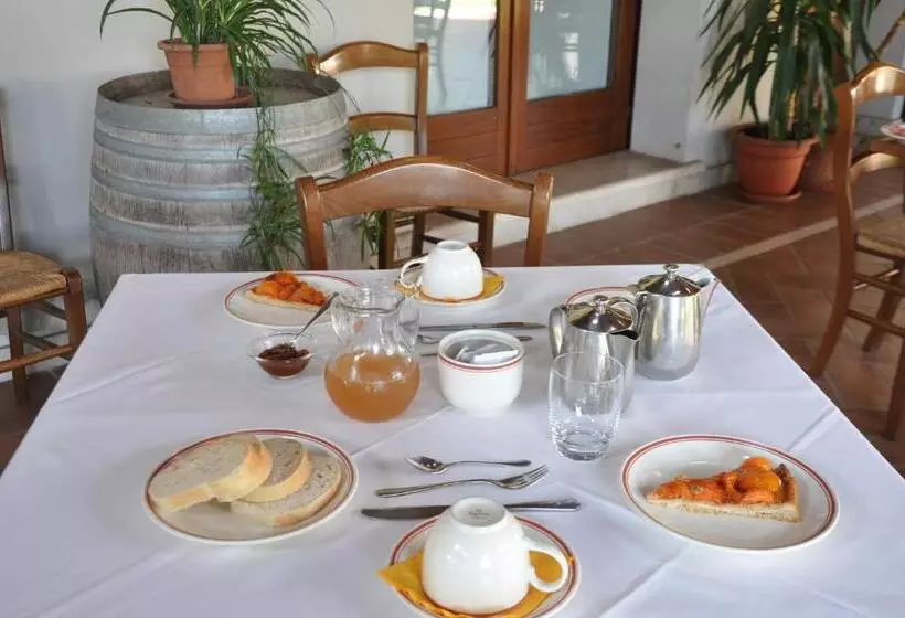 هتل Agriturismo Il Salice Ridente