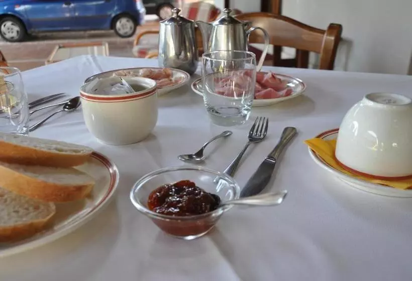هتل Agriturismo Il Salice Ridente