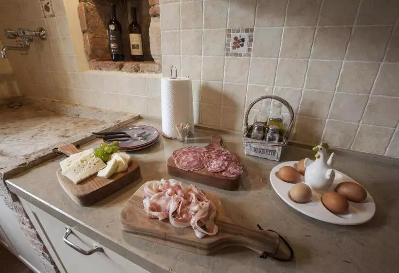 هتل Fattoria Le Vegre
