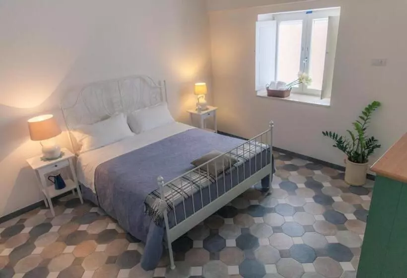 پانسیون Marinella Suite Home