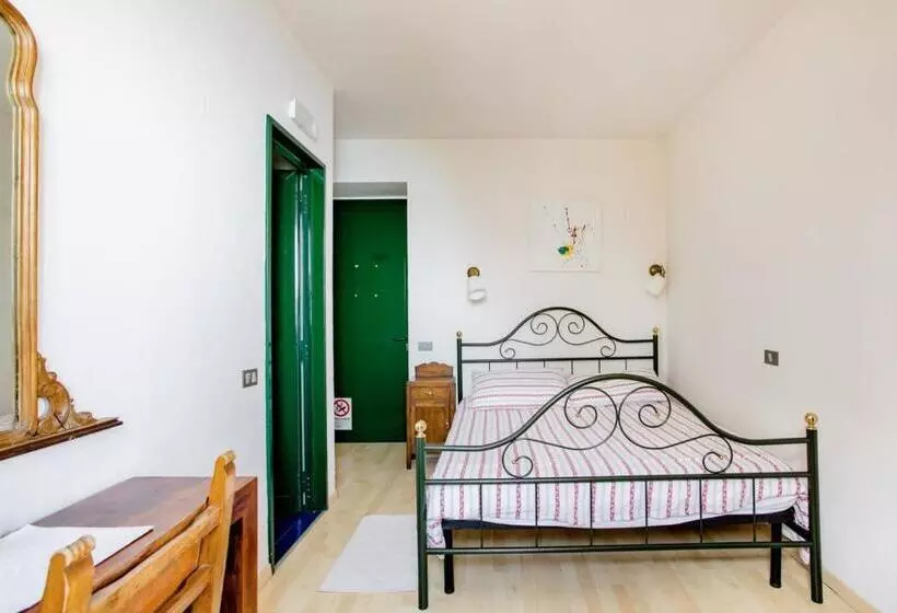 ペンション Villa Pizzini Mottarone   Restaurant And Rooms