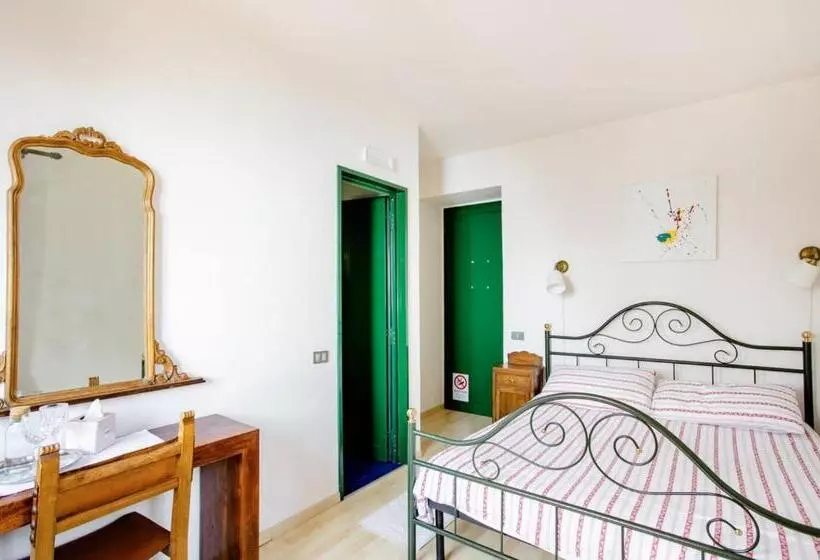 ペンション Villa Pizzini Mottarone   Restaurant And Rooms