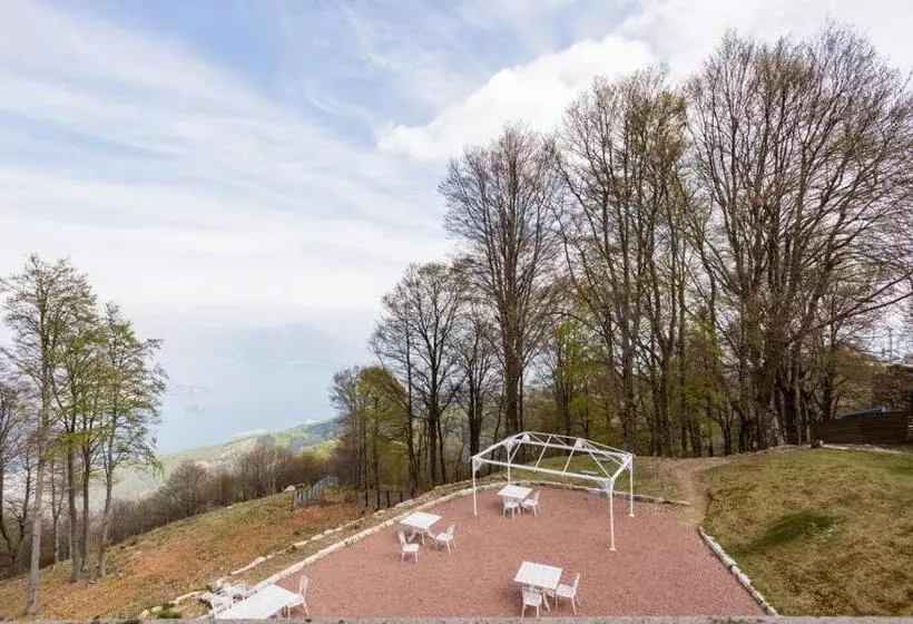 ペンション Villa Pizzini Mottarone   Restaurant And Rooms