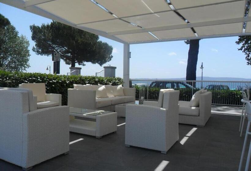 פנסיון Skipper White Guest House