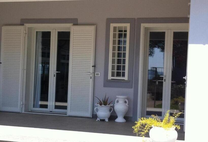 פנסיון Skipper White Guest House