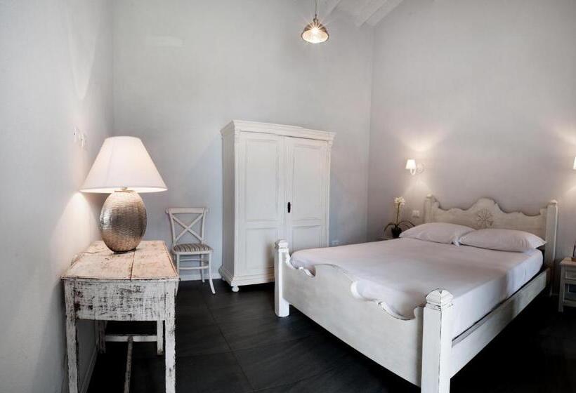 פנסיון Skipper White Guest House