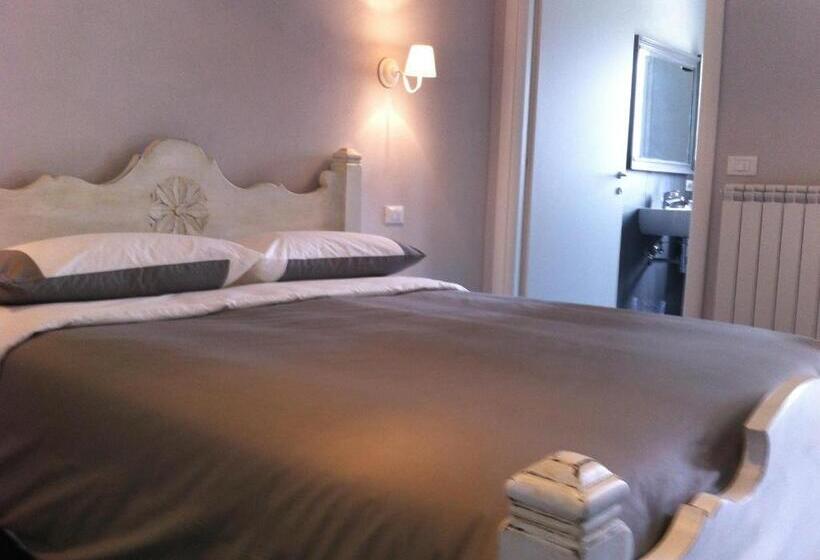 פנסיון Skipper White Guest House