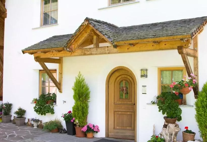 هتل Oberbaumgartnerhof