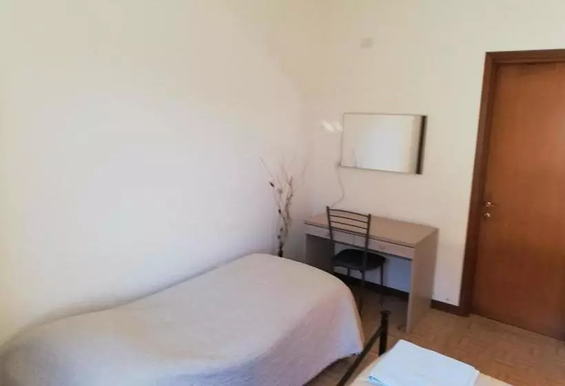 ペンション Da Angela   Camere Con Bagno Privato A Foligno Vicino Al Centro