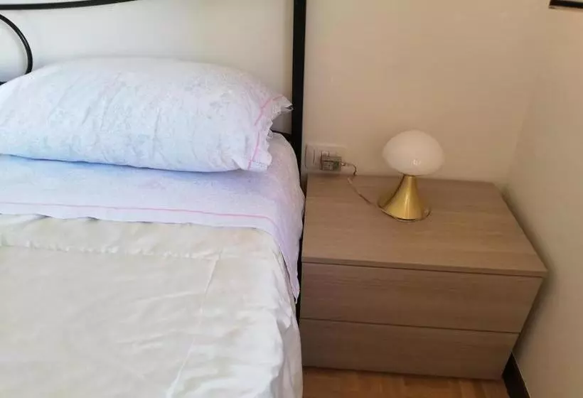 ペンション Da Angela   Camere Con Bagno Privato A Foligno Vicino Al Centro
