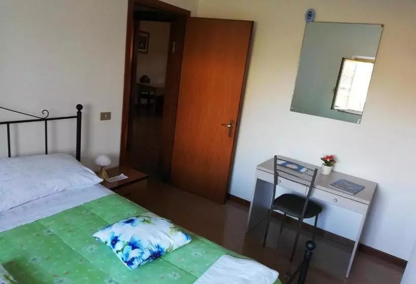 ペンション Da Angela   Camere Con Bagno Privato A Foligno Vicino Al Centro