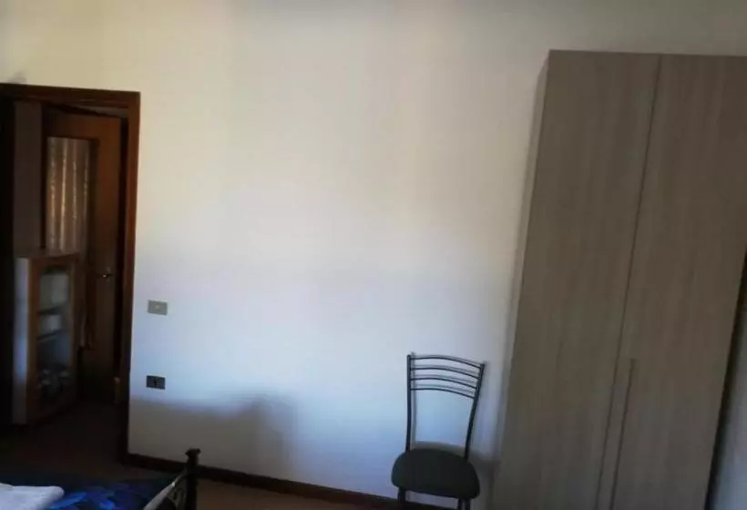 ペンション Da Angela   Camere Con Bagno Privato A Foligno Vicino Al Centro