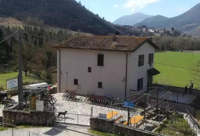 Hotelli Agriturismo Zafferano E Dintorni