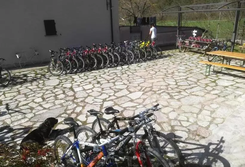 Hotelli Agriturismo Zafferano E Dintorni