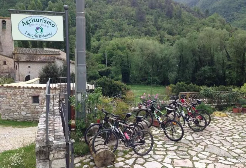 Hotelli Agriturismo Zafferano E Dintorni