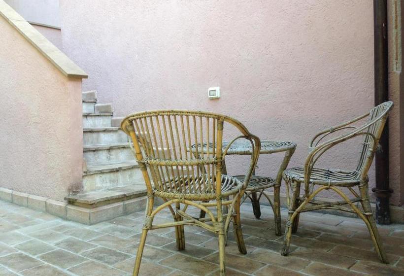 Отель Agriturismo Zafferano E Dintorni