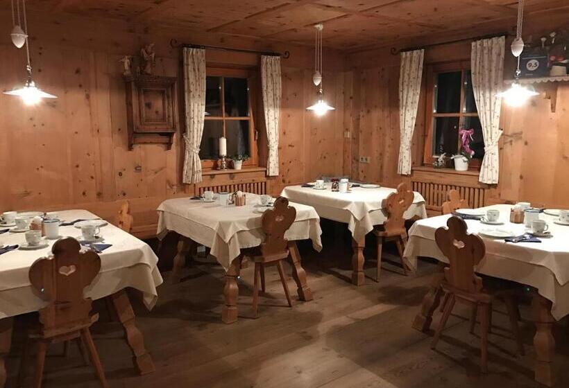 Hotell Agriturismo Maso Larciunei