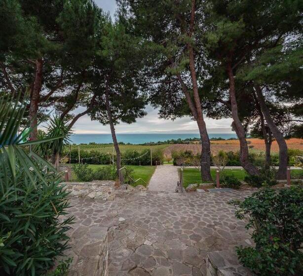 Отель Masseria Agriturismo Torre Di Albidona