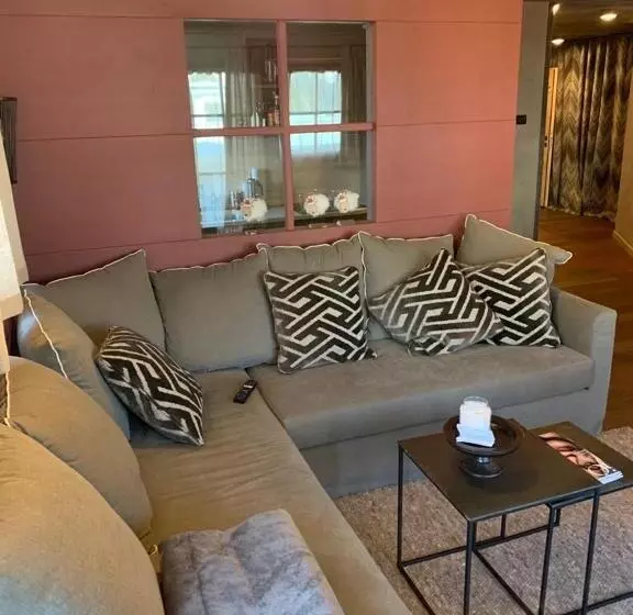 Nei Y Suredl Nevesole