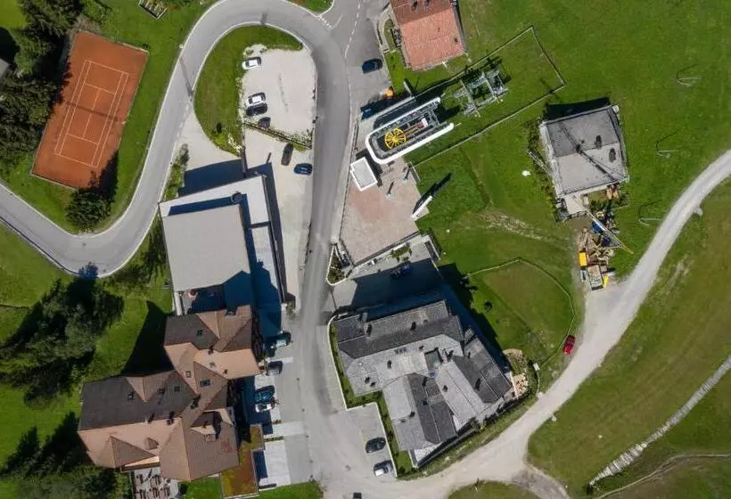 Nei Y Suredl Nevesole