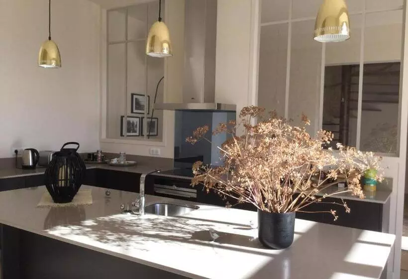 Aamiaismajoitus (B&B) Domaine De La Partoucie