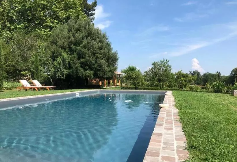 Aamiaismajoitus (B&B) Domaine De La Partoucie