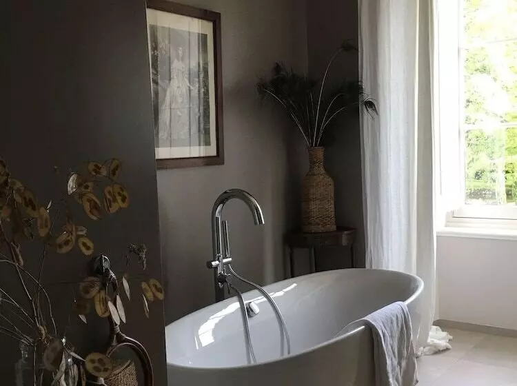 Aamiaismajoitus (B&B) Domaine De La Partoucie