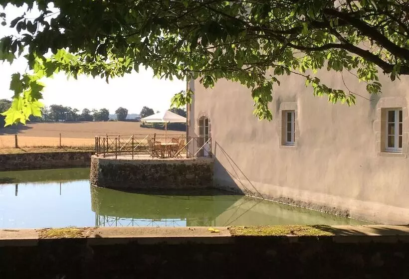 Aamiaismajoitus (B&B) Domaine De La Partoucie