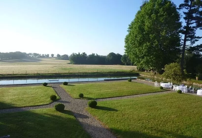 Aamiaismajoitus (B&B) Domaine De La Partoucie