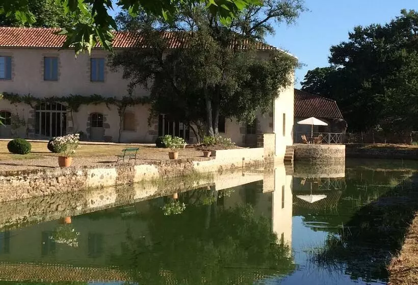 Aamiaismajoitus (B&B) Domaine De La Partoucie